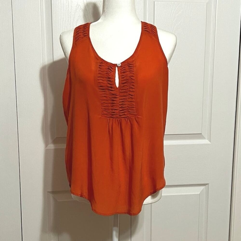 Daniel Rainn sz M red SILK sleeveless tank. Ruched front panel & shoulders.